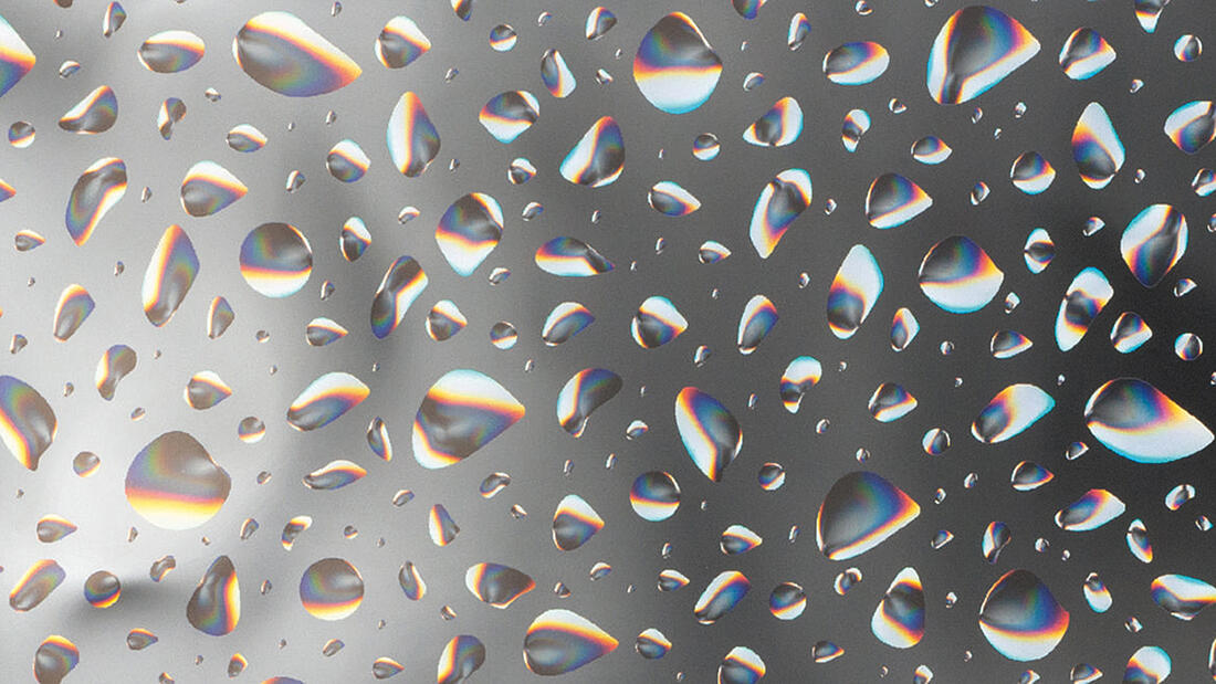 Diffractive 3D hot-stamped raindrop effect on silver background