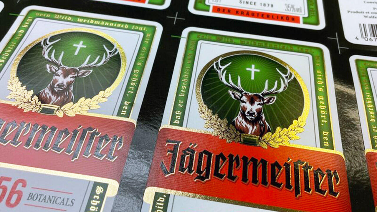 Detail of a compostable & deinkable gold label for Jägermeister