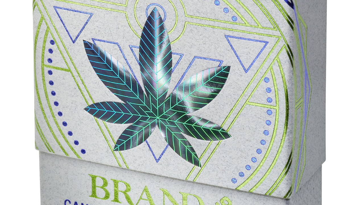 TRUSTSEAL® SFX for eyecatching designs with hot stamping KURZ hot stamping: packaging front with visual 3D floral design
