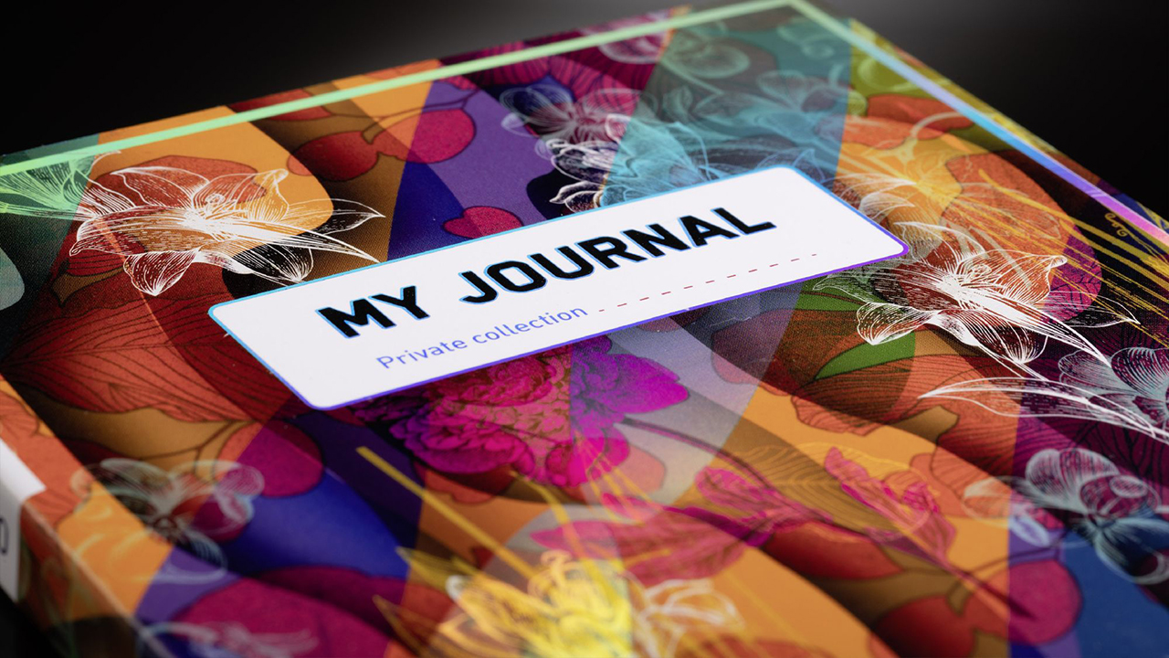 Inspire with digital printing by KURZ Journal cover with shiny floral design, realized with digital printing