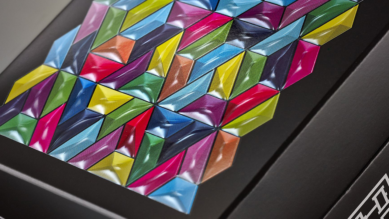 Invitation to touch: 3D effects with TRUSTSEAL® Mosaic for hot stamping Packaging detail with colored 3D mosaic design, realized with hot stamping