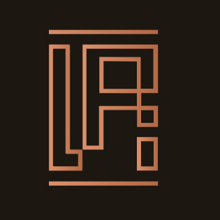 Bronzefarbenes Logo des Online-Portals Luxe Packaging Insight Dot Com auf schwarzem Hintergrund 
